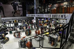 Spor Mağazası Raf Sistemi - 9