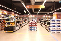 Teknoloji Mağazası Raf Sistemi - 11